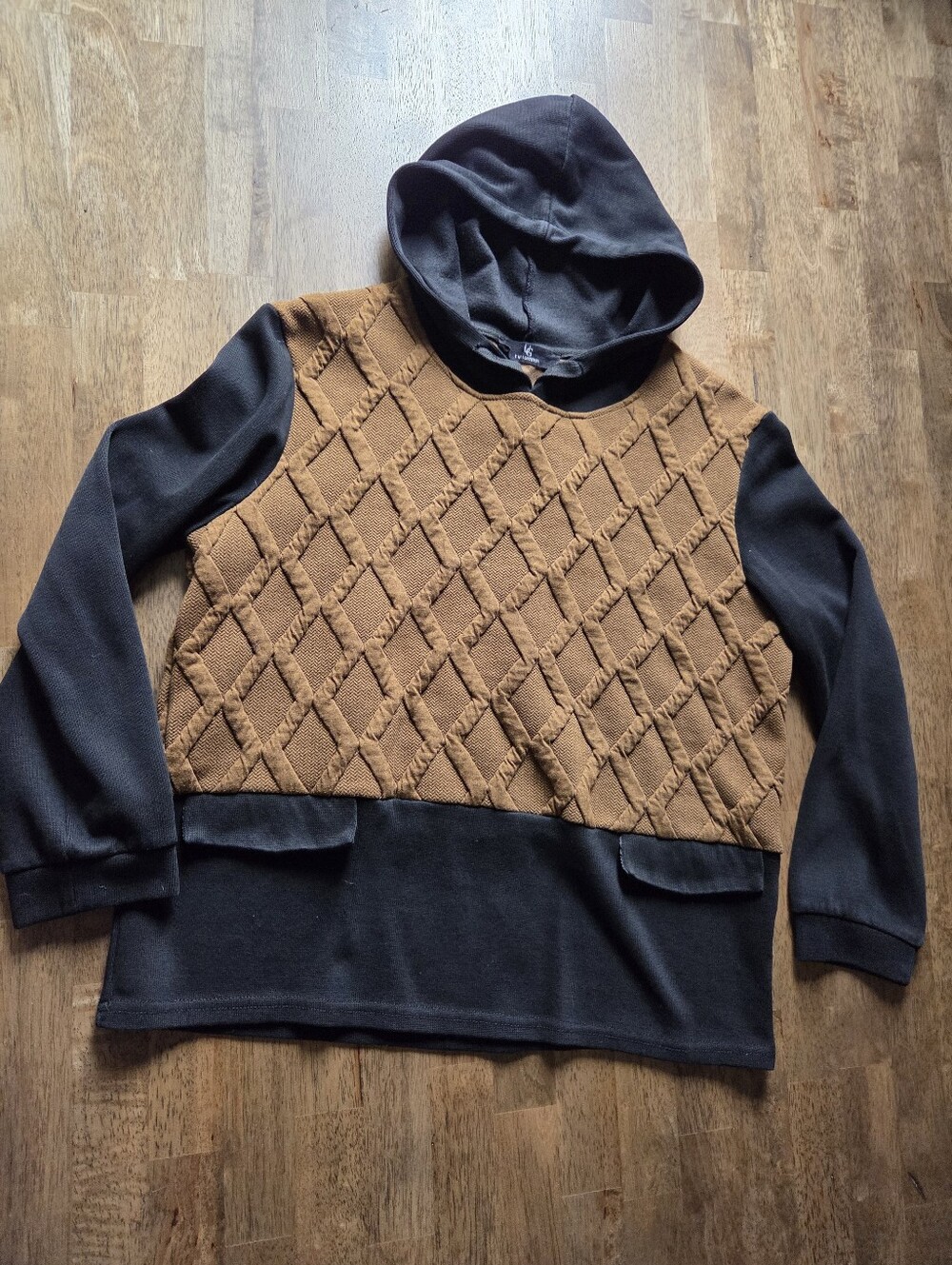 Lattice Textured Two-Tone Hooded Sweater